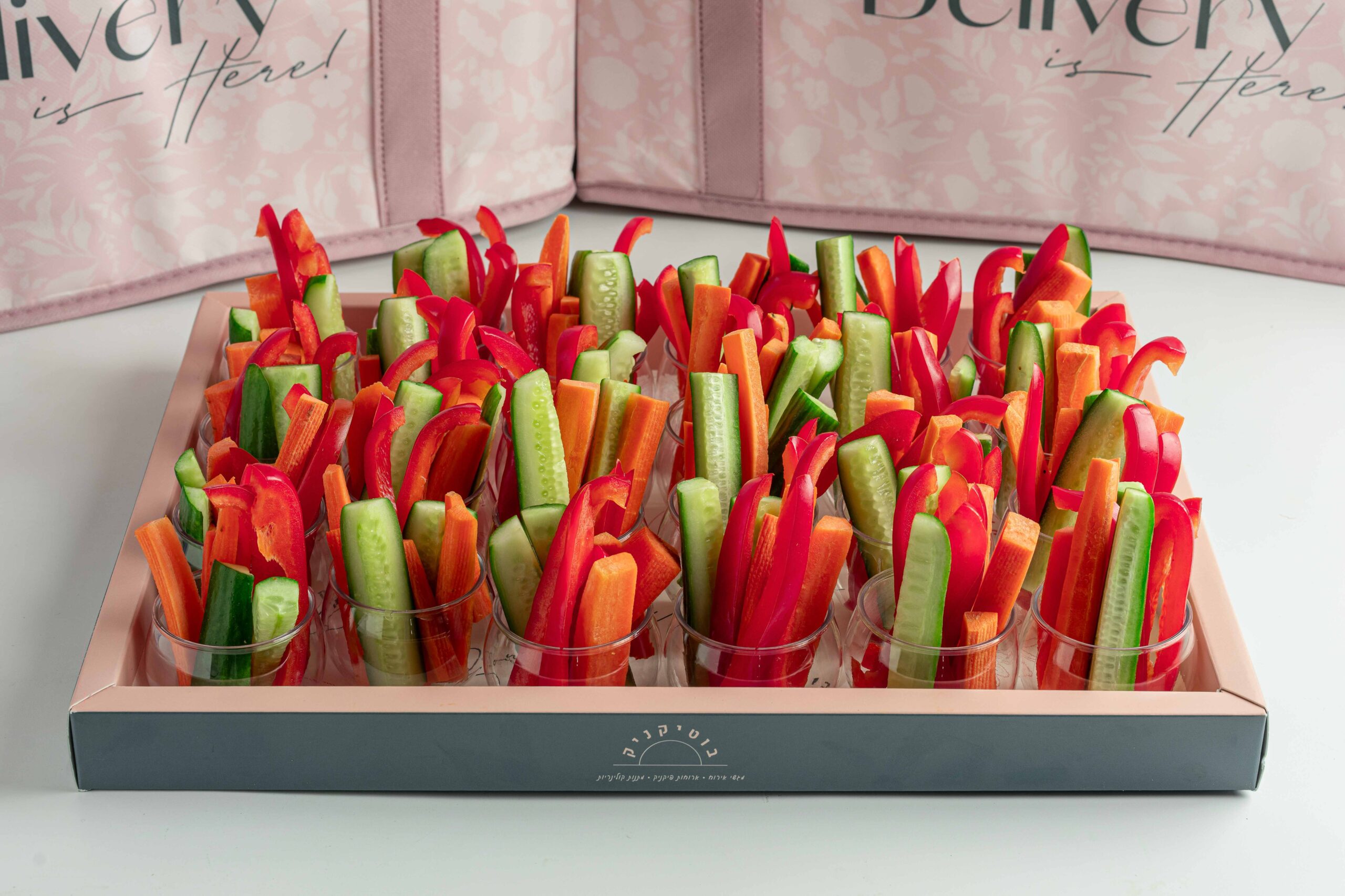 DSC03620 מגש כוסות ירקות אישי 24 יח' – תמונה 1