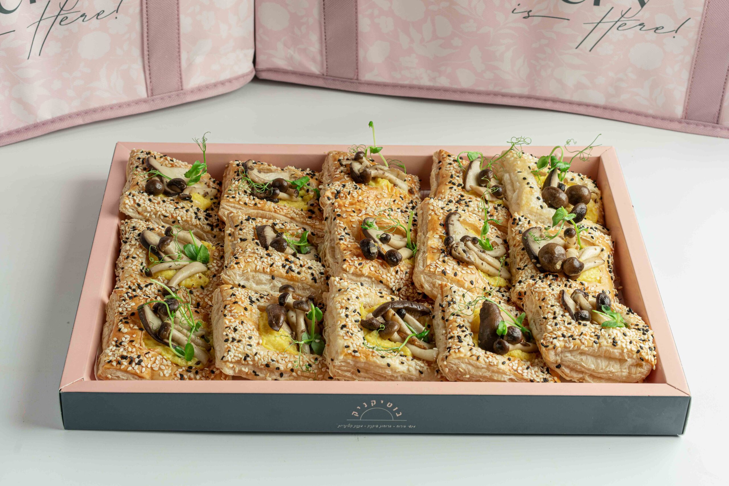 DSC03636 מאפה פונלנטה כמהין ופטריות 15 יח' – תמונה 1