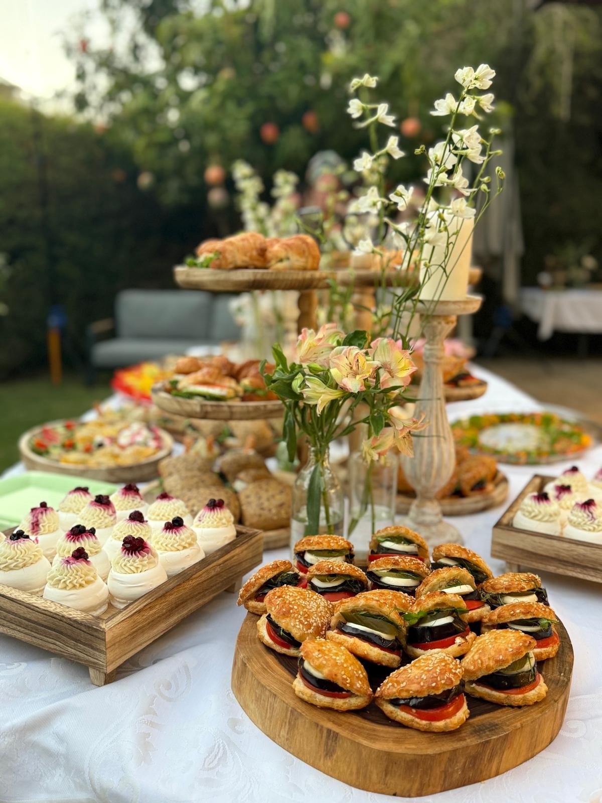 2025/12/1000167532.jpg פינגר פוד 60-50 סועדים – תמונה 1